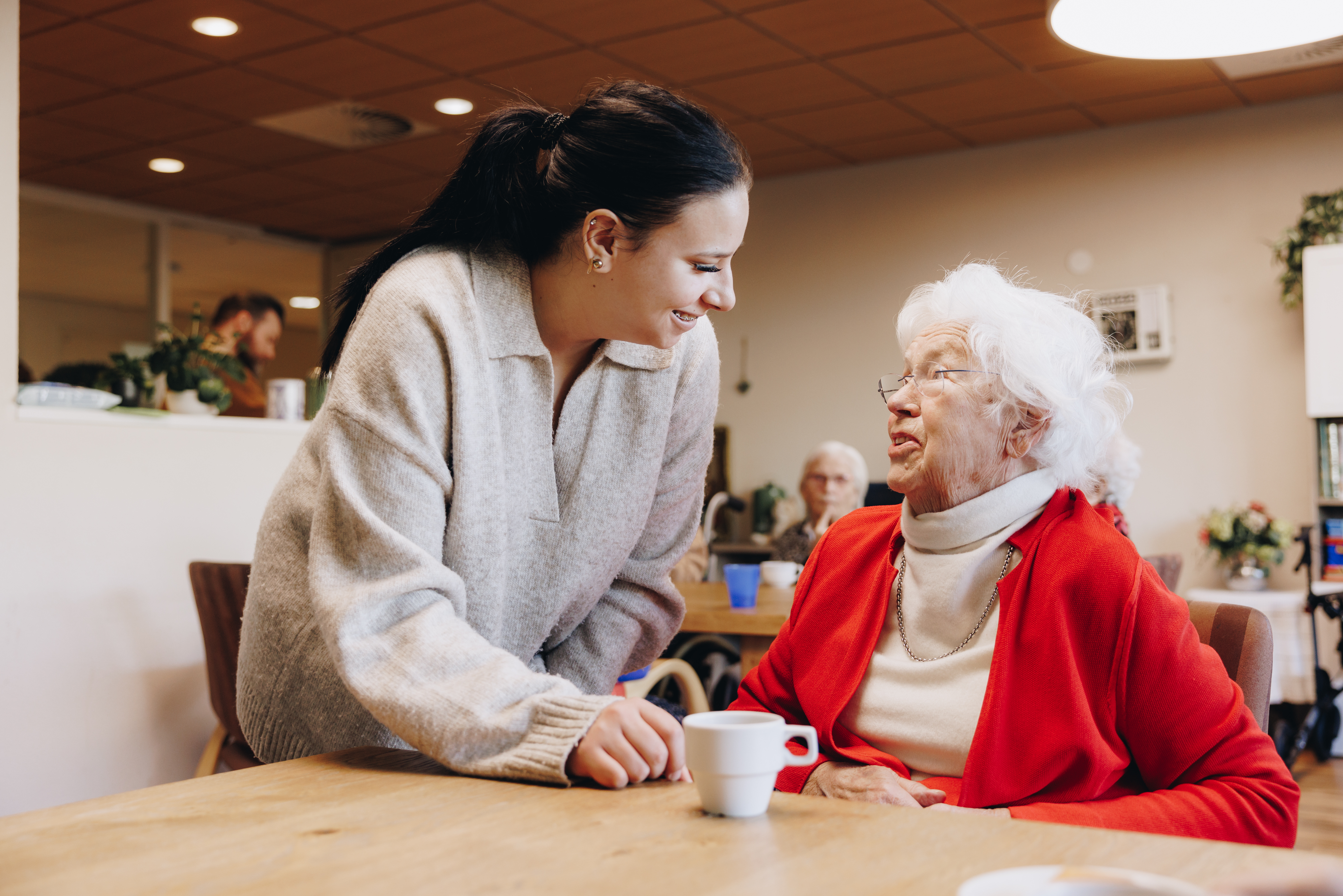 Ronssehof Bewoner Client Jongere Stagiair Lachen Interactie Praten Koffie Tafel