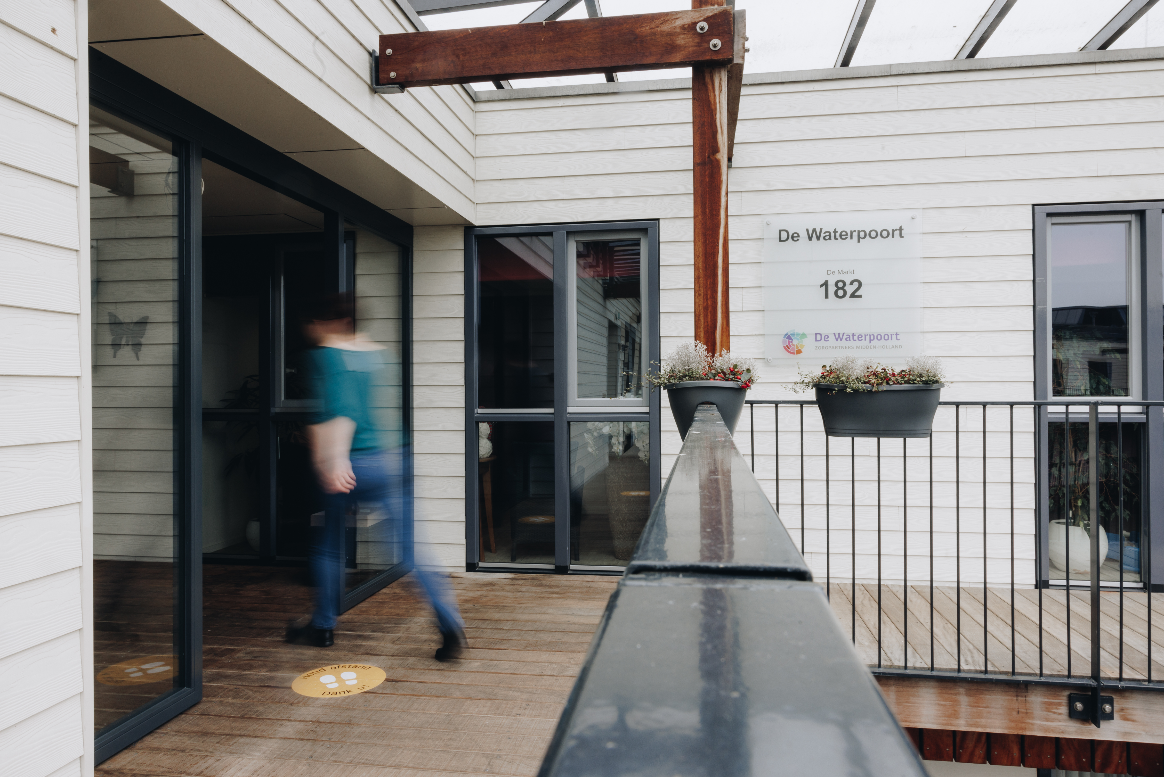 De Waterpoort Zorgpartners Entree Ingang Krimpen Naar Binnen Lopen