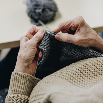 27 03 2023 De Rietkraag Souburgh Zorgpartners Breien Bewoner Ketting