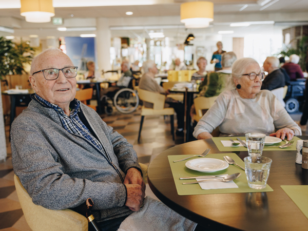 03 04 2023 Gouwestein Zorgpartners Bewoners Tafel Eten Eetruimte Samen
