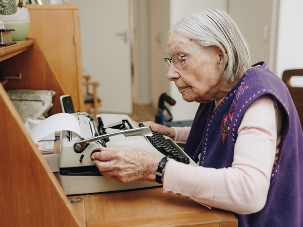 27 03 2023 De Rietkraag Souburgh Zorgpartners Typemachine Bewoner Kamer