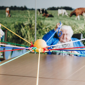 17 02 2023 Zorgpartner Slothoven Bewoners Spel Lijnen Bal Tafel