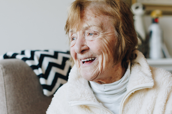 10 02 2023 Zorgpartners Savelberg Bewoner Stoel Lach