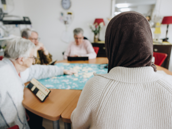 06 04 2023 ZPMH Julianastaete Medewerker Activiteit Spelletje Tafel Samen