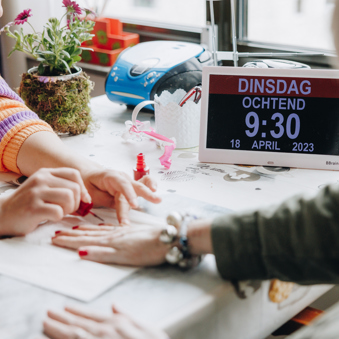 18 04 2023 Zorgpartners De Hanepraij Bewoner Medewerker Innovatie Tafel Verzorging
