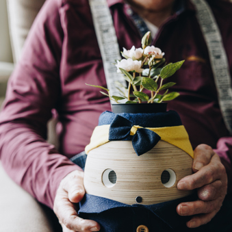 17 04 2023 Zorgpartners Thuiszorg Cliënt Tessa Zorgrobot Vasthouden Innovatie