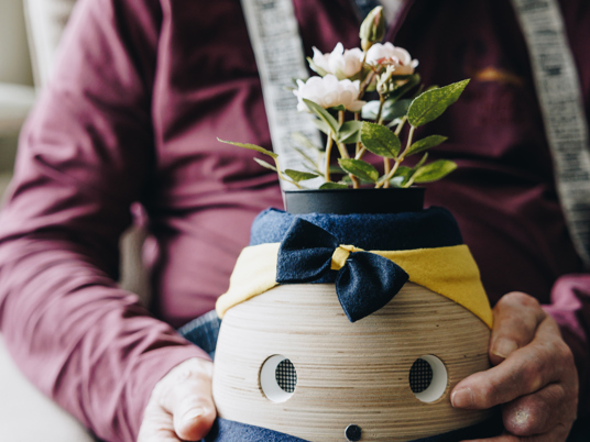 17 04 2023 Zorgpartners Thuiszorg Cliënt Tessa Zorgrobot Vasthouden Innovatie