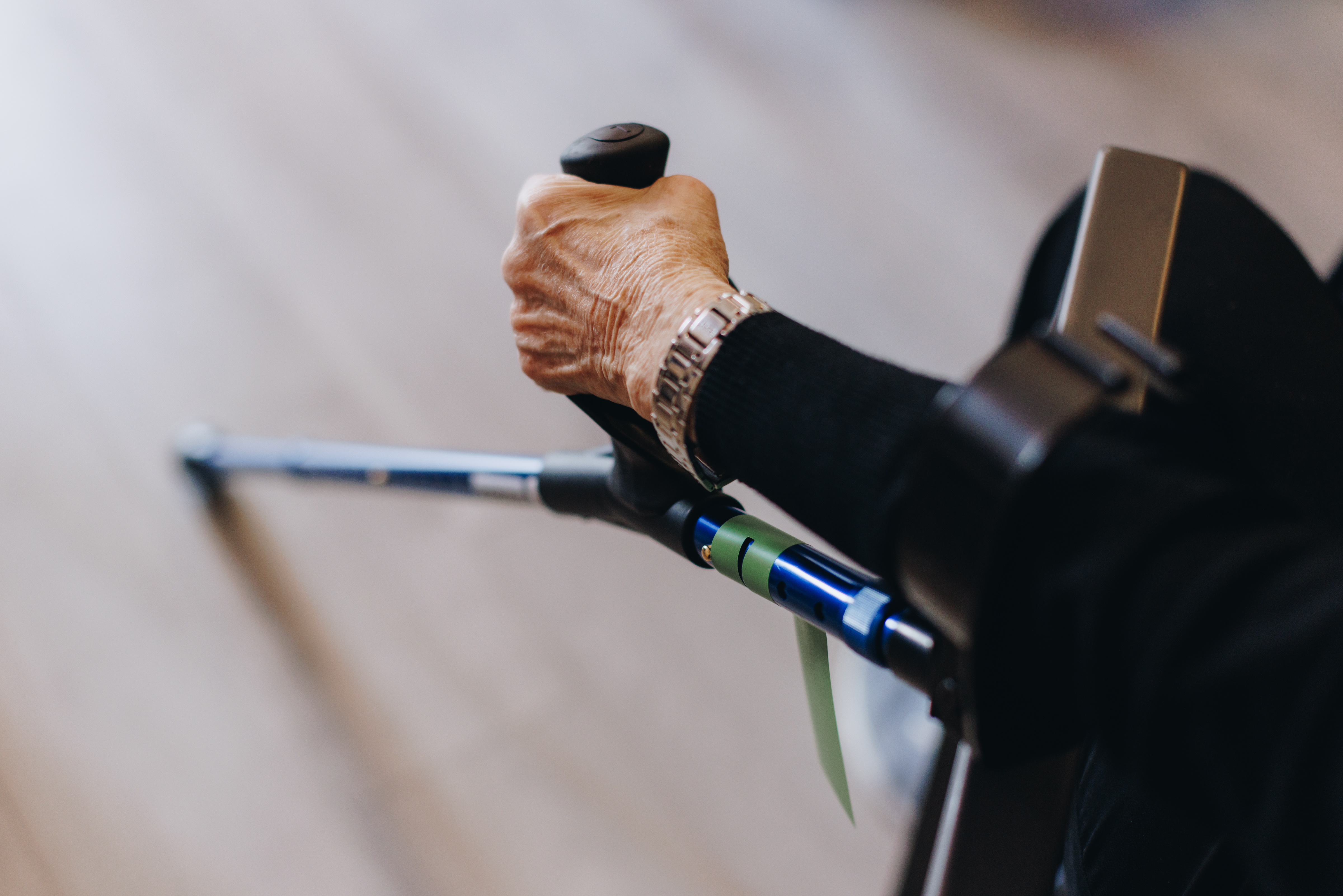 Ronssehof Revalidatie Kruk Hand Close Up