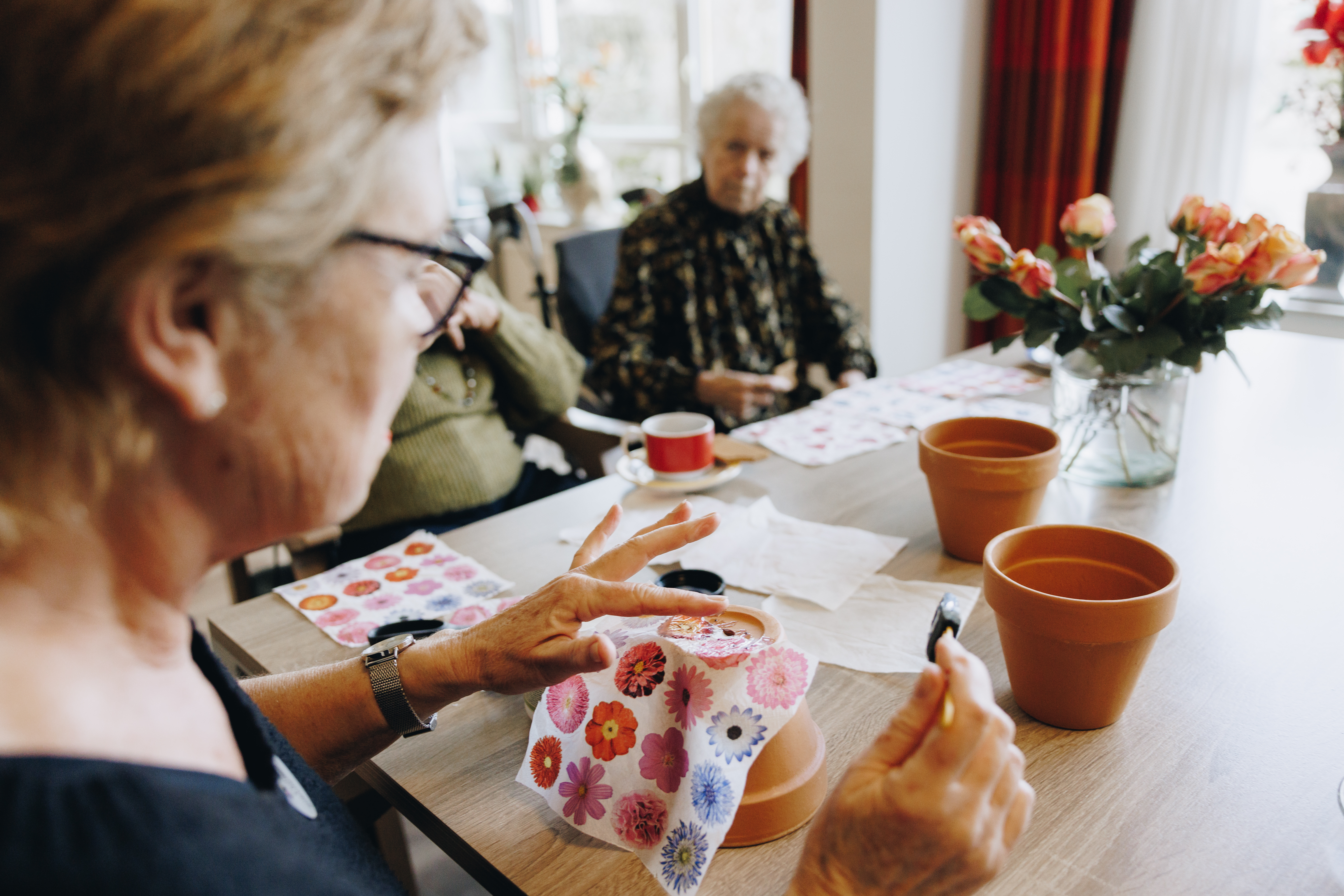 23 03 2023 De Vijverhof En De Meent Closeup Creativiteit Verven Tafel