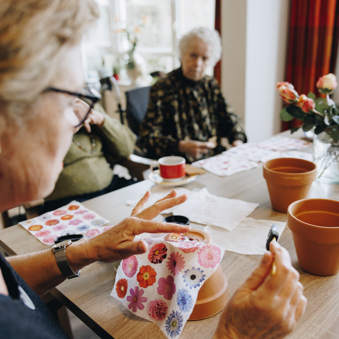 23 03 2023 De Vijverhof En De Meent Closeup Creativiteit Verven Tafel