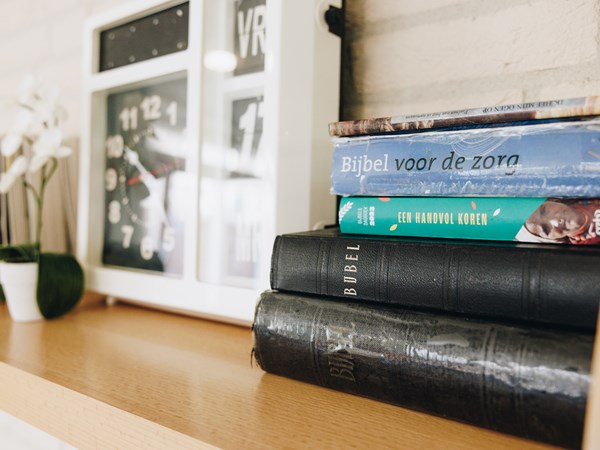 17 02 2023 Zorgpartner Slothoven Plank Klok Bijbels Stapel