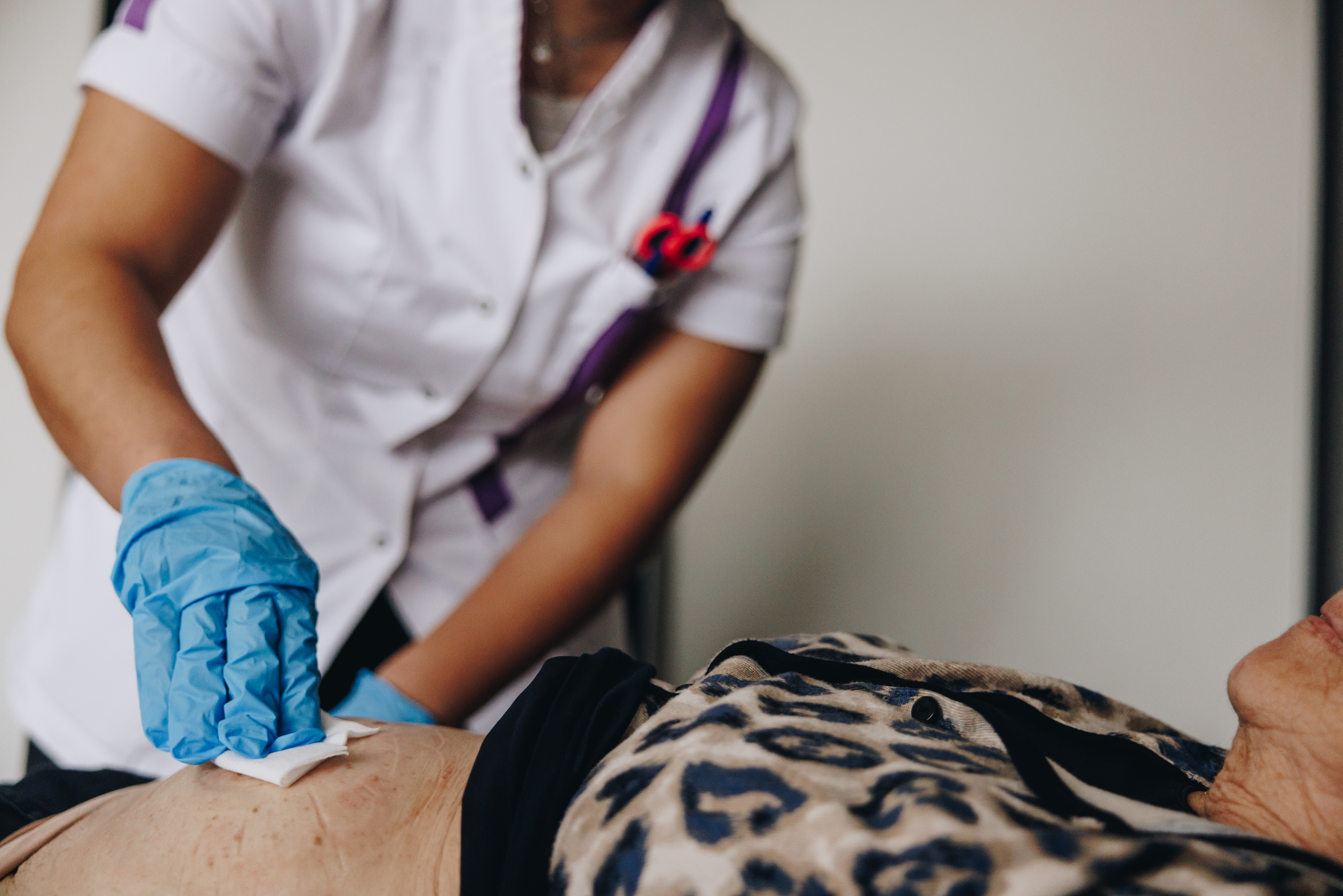 17 04 2023 Zorgpartners Thuiszorg Cliënt Stoma Vervangen Buik Verschonen Medewerker