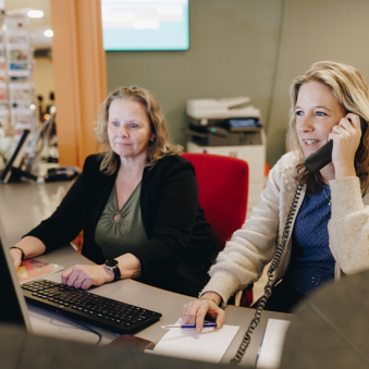 23 03 2023 De Vijverhof En De Meent Bellen Receptie Computer
