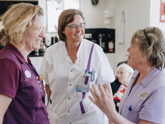 03 04 2023 Gouwestein Zorgpartners Medewerkers Interactie Keuken Pasje Collega Lachen