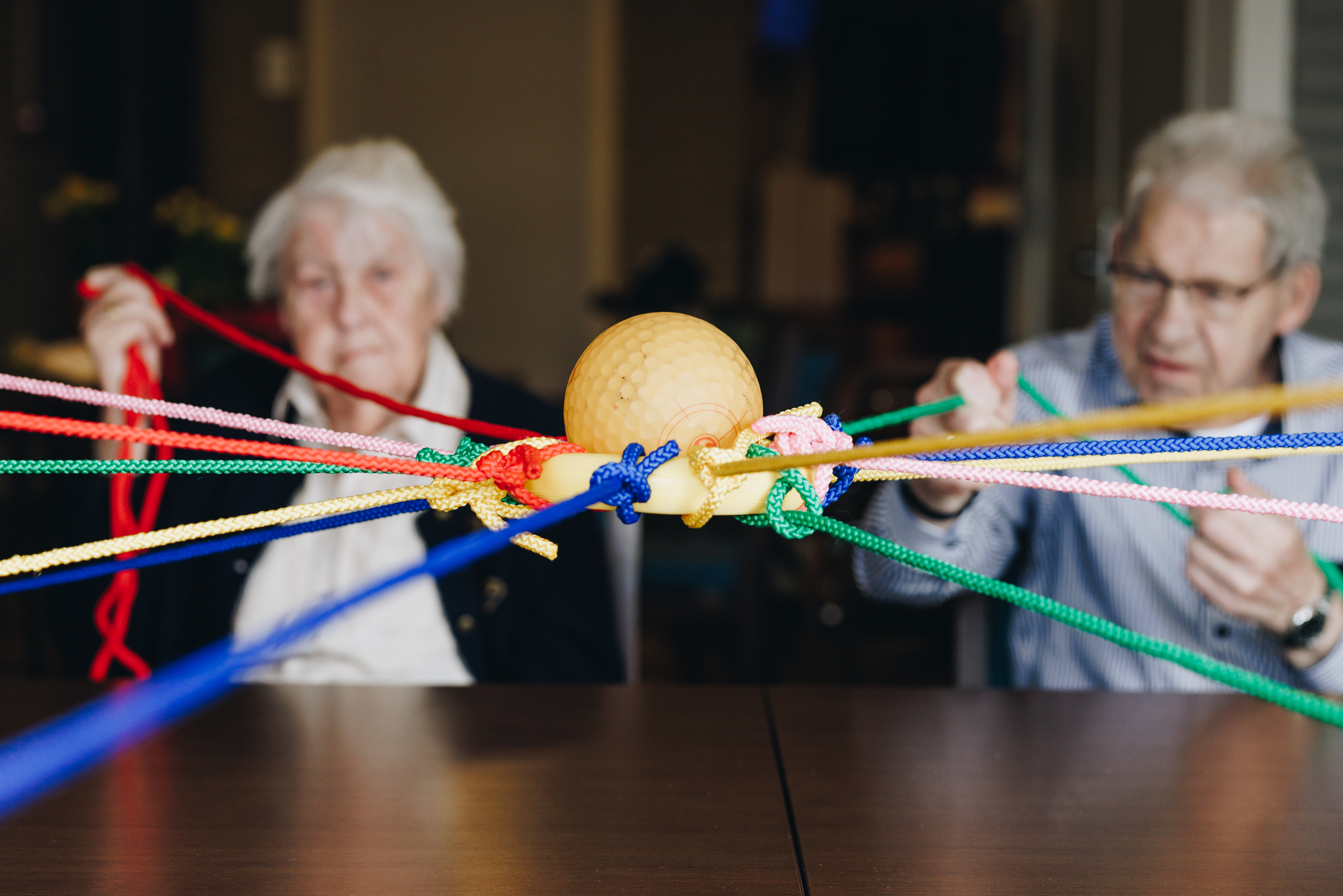 17 02 2023 Zorgpartner Slothoven Bewoners Spel Lijnen Bal Tafel Concentratie