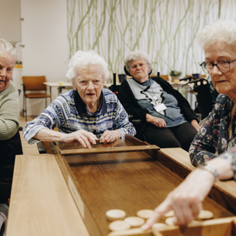 Ronssehof Bewoners Clienten Sjoelen Sjoelstenen Tellen