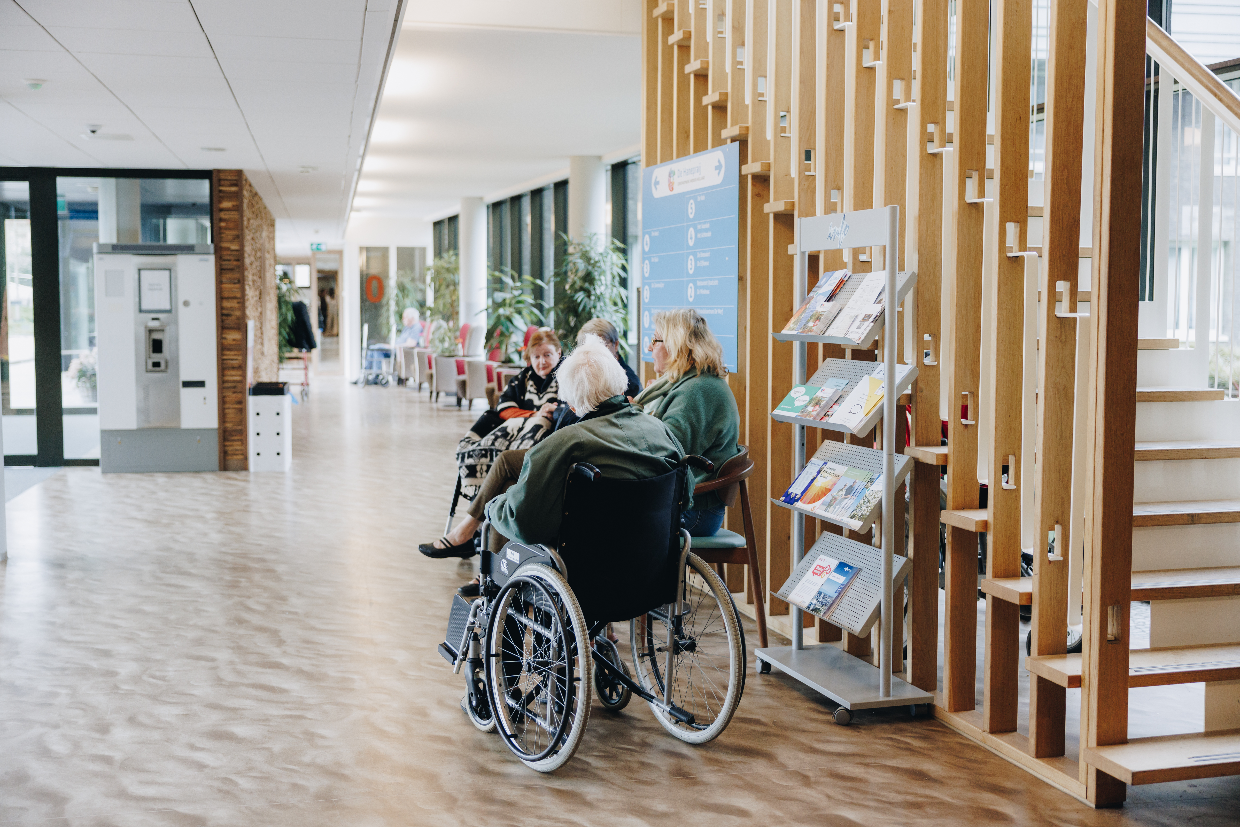 18 04 2023 Zorgpartners De Hanepraij Bewoners Ingang Interactie