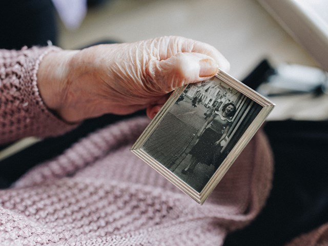 27 03 2023 De Rietkraag Souburgh Zorgpartners Bewoner Vroeger Foto Zwartwit