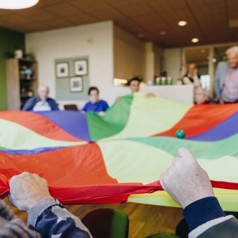 Ronssehof Welzijn Activiteit Spel Bewegen Doek Kleuren