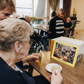 De Waterpoort Zorgpartners Koffie Hand Spel Winke Welzijn Bewoner