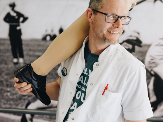 Ronssehof Revalidatie Behandelaar Revalidatieruimte Beenprothese Verticaal 2