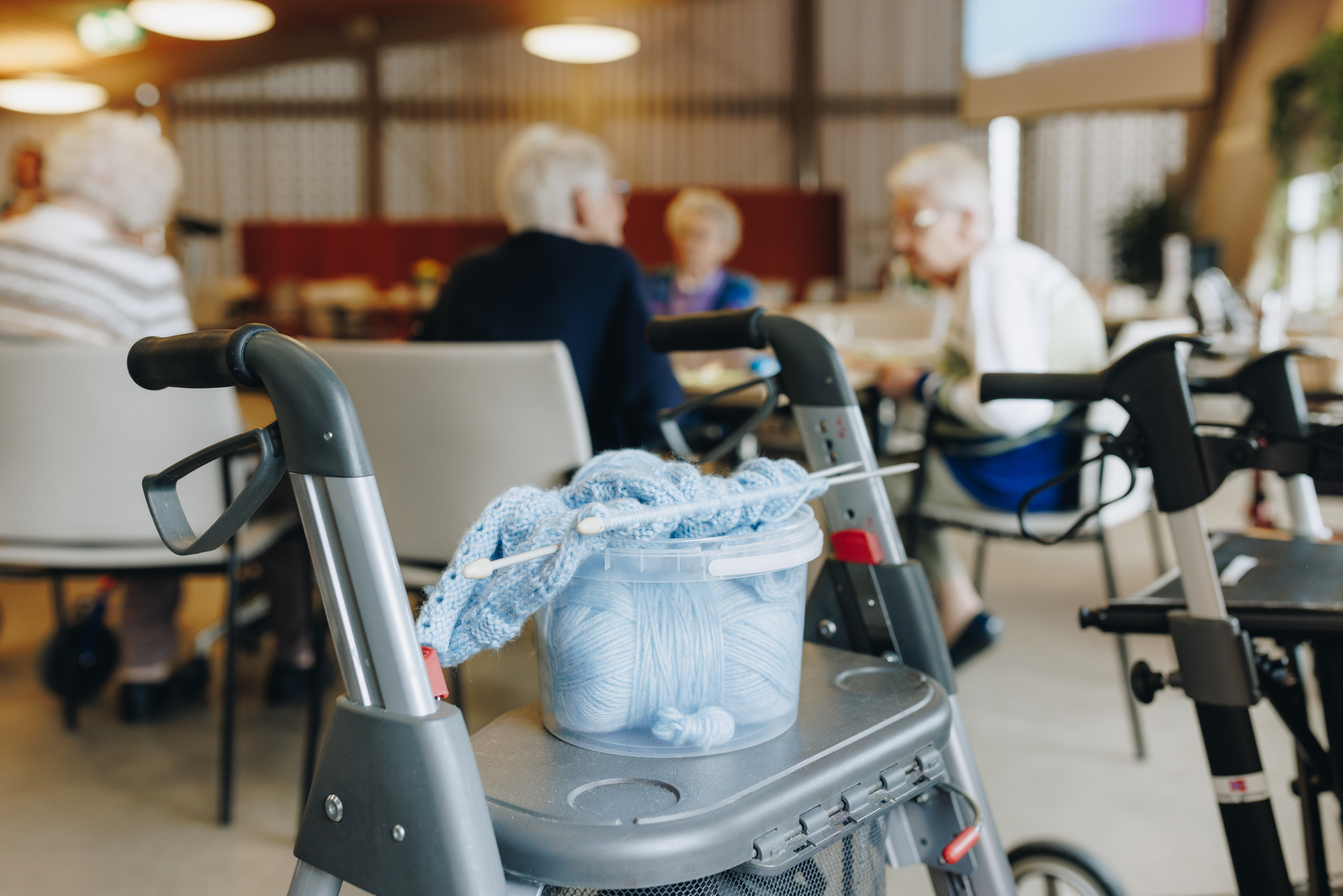 20 04 2023 Irishof Zorgpartners Closeup Rollator Bewoners Wol Naald