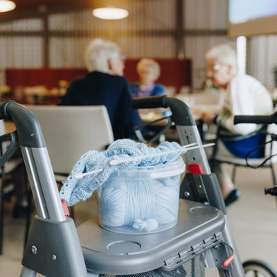 20 04 2023 Irishof Zorgpartners Closeup Rollator Bewoners Wol Naald