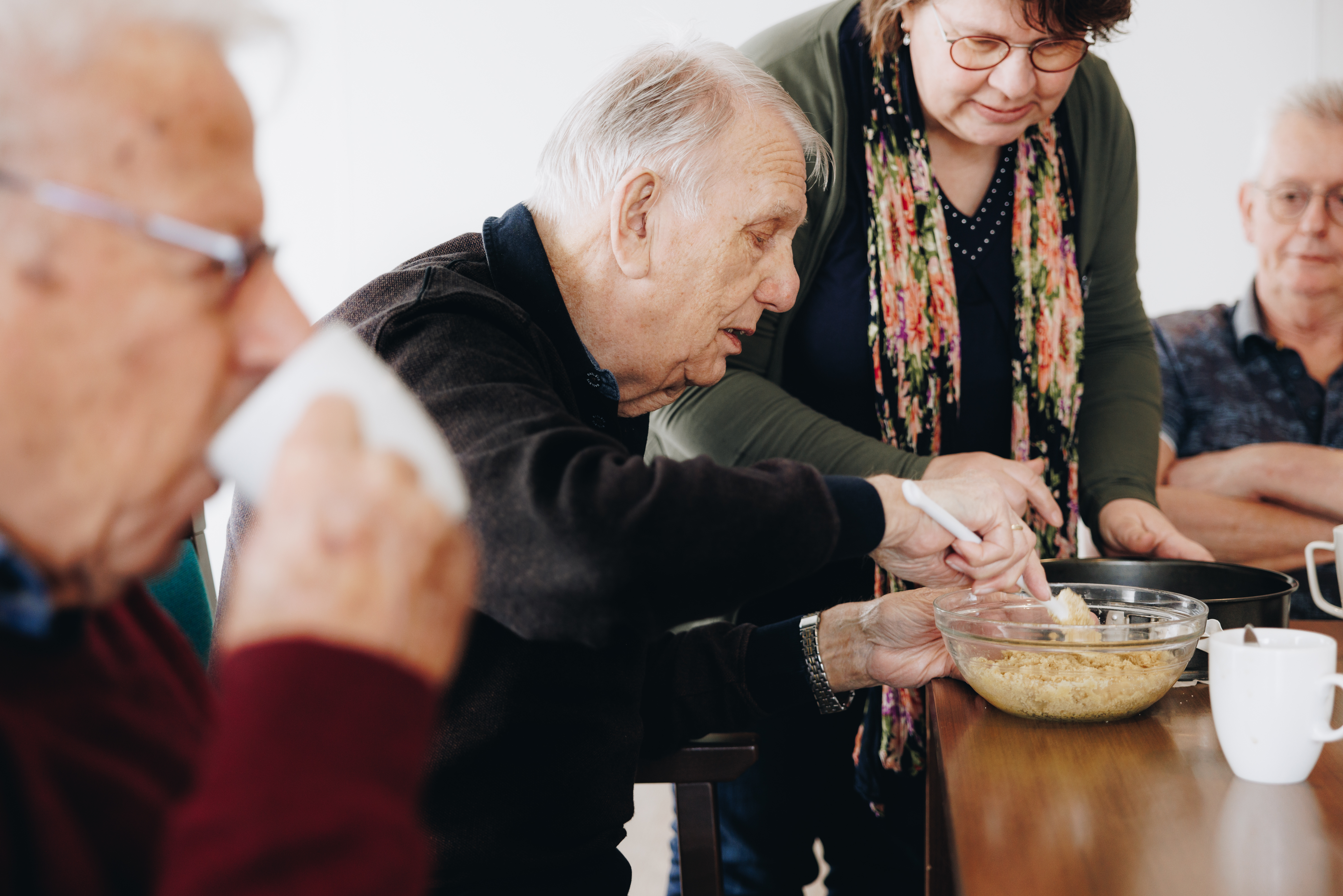 17 02 2023 Zorgpartner Slothoven Bewoners Bakken Kom Roeren Kom Deeg
