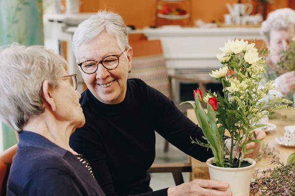 10 02 2023 Zorgpartners Savelberg Bewoner Familie Plant Tafel