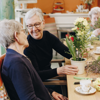 10 02 2023 Zorgpartners Savelberg Bewoner Familie Plant Tafel
