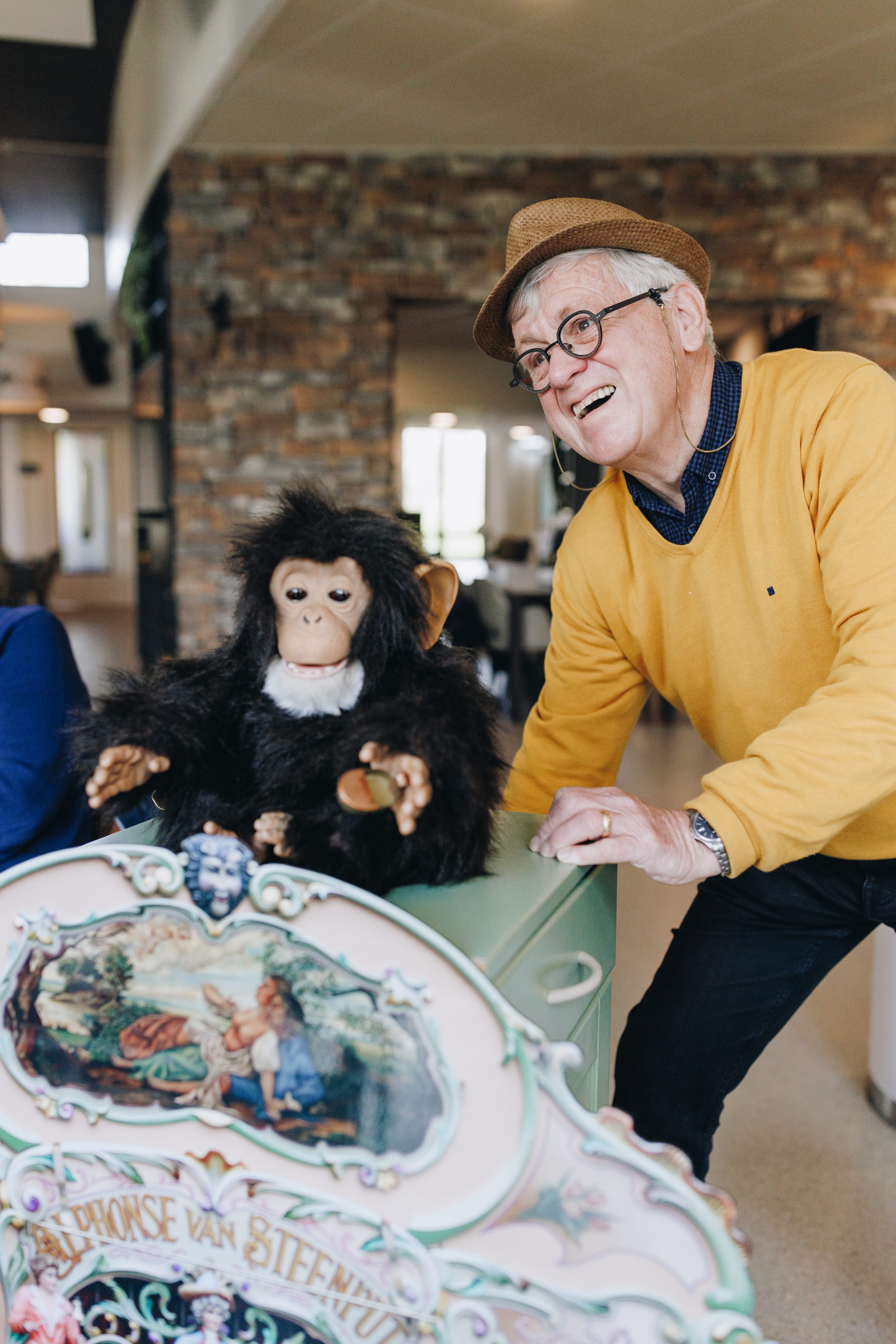 11 04 2023 ZPMH Prinsenhof Lachen Draaiorgel Zingen Staand