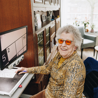 20 04 2023 Irishof Zorgpartners Bewoner Innovatie Lachen Woonkamer