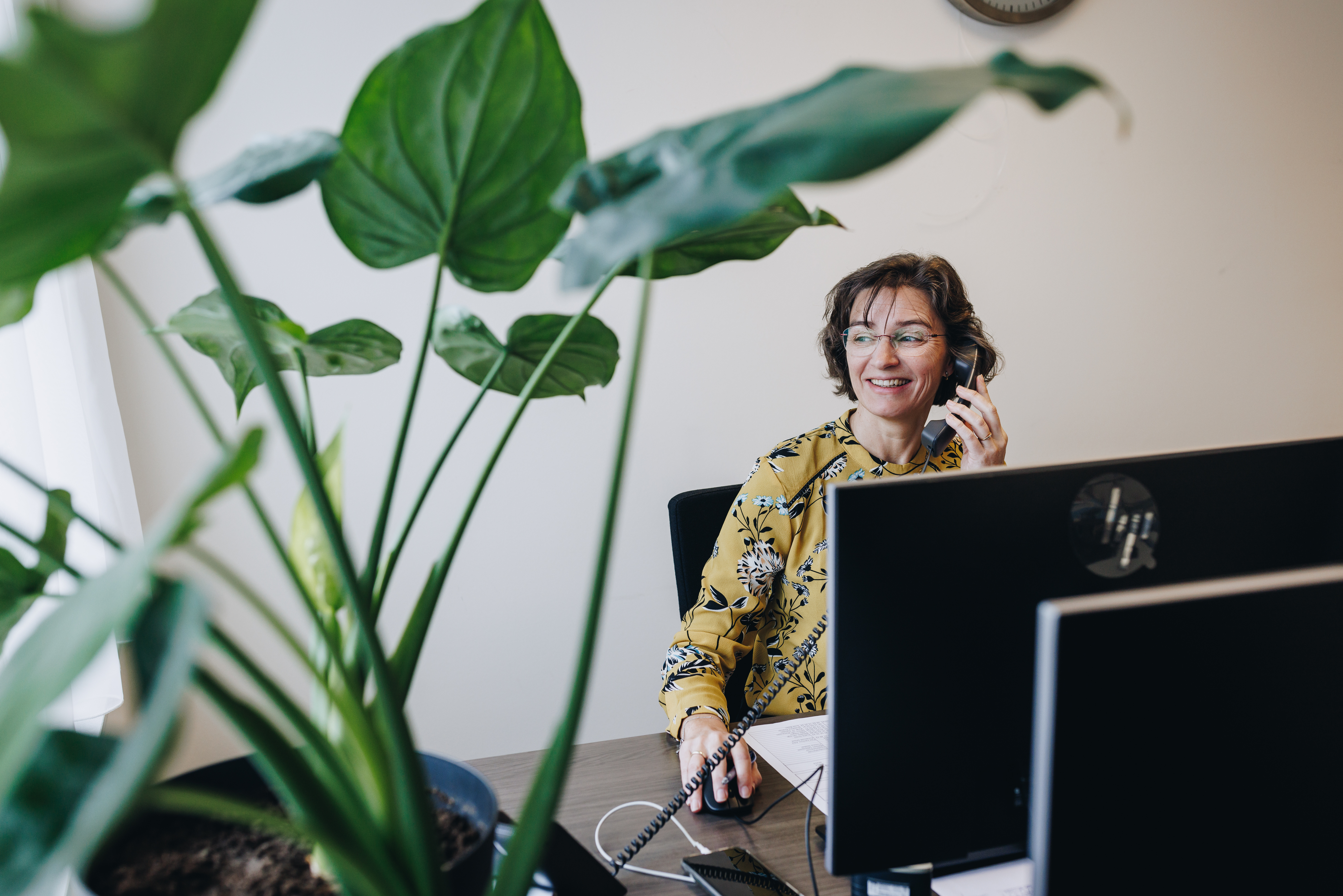 09 02 2023 Zorgpartners De Reehorst Medewerker Collega Bellen Computer Kantoor