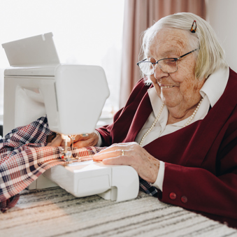 13 04 2023 Floravita Zorgpartners Naaien Naaimachine Bewoner Vrouw