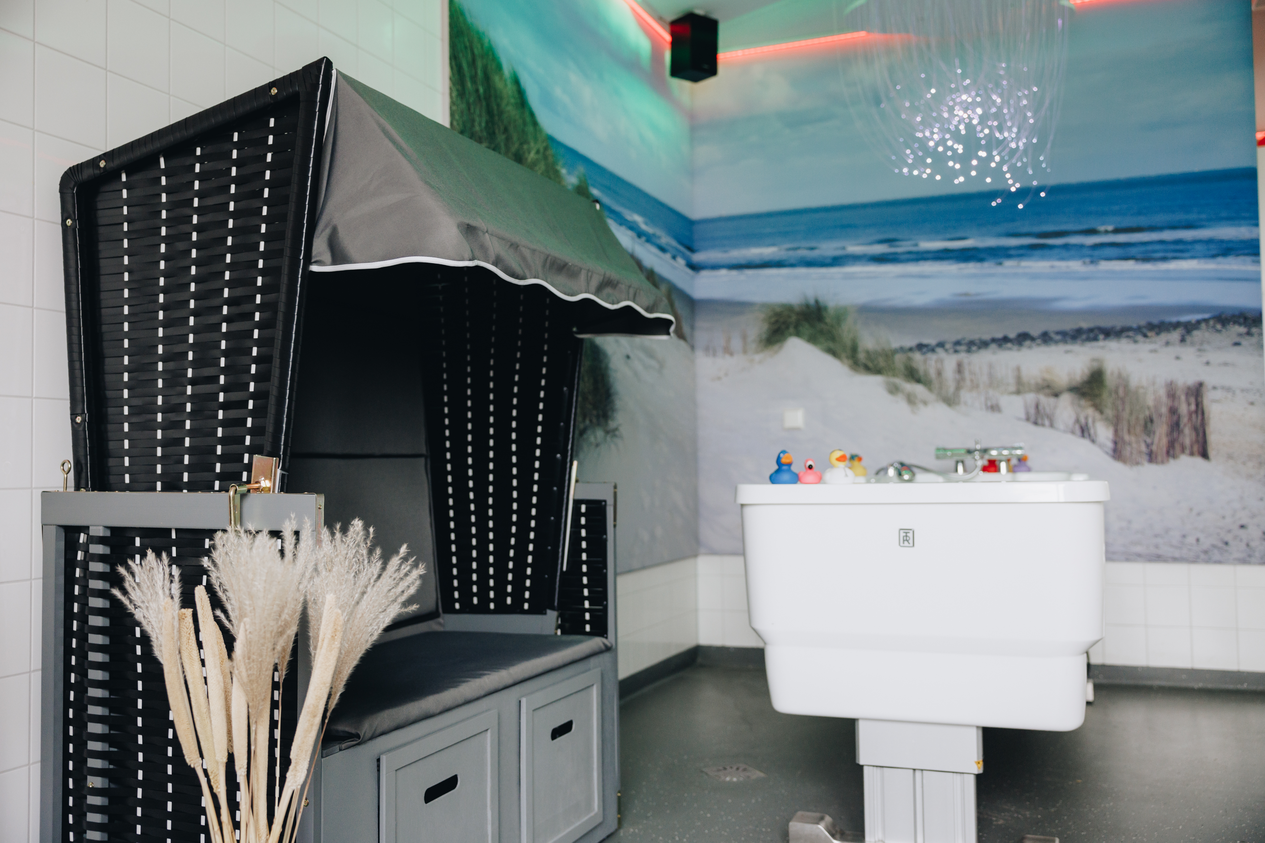 De Waterpoort Zorgpartners Snoezelruimte Snoezelbadkamer Badeendjes Bad Bankje