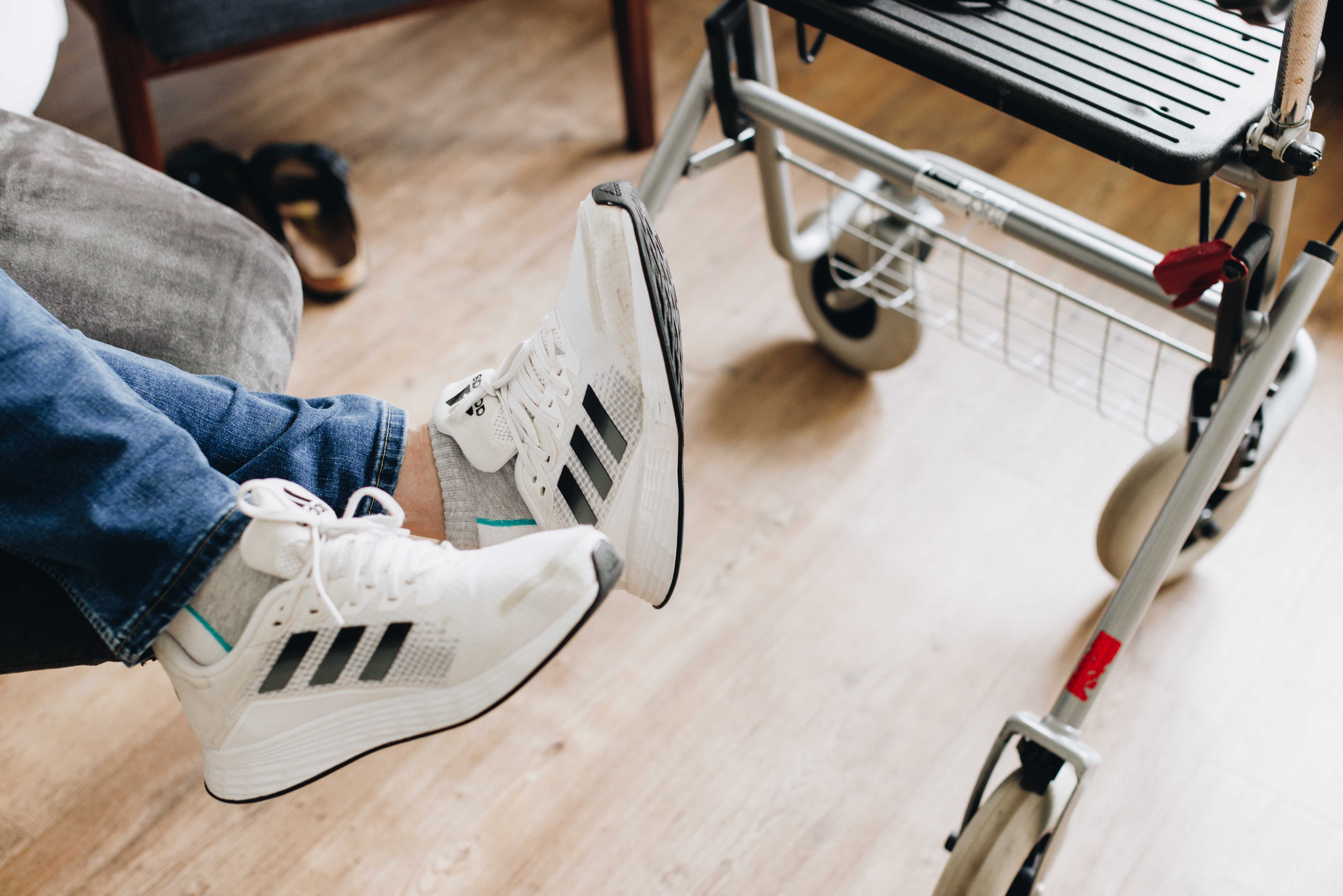 18 04 2023 Zorgpartners De Hanepraij Closeup Rollator Schoenen Details