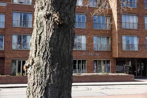 23 03 2023 De Vijverhof En De Meent Demeent Closeup Gebouw