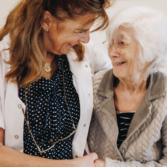 11 04 2023 ZPMH Prinsenhof Medewerker Bewoner Interactie Lachen Samen