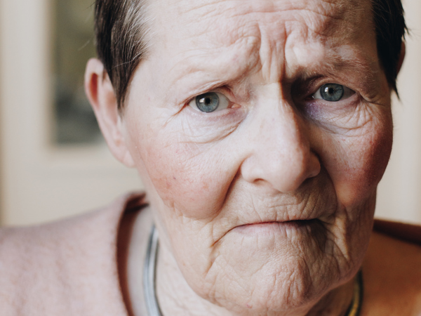 18 04 2023 Zorgpartners De Hanepraij Closeup Bewoner Ketting