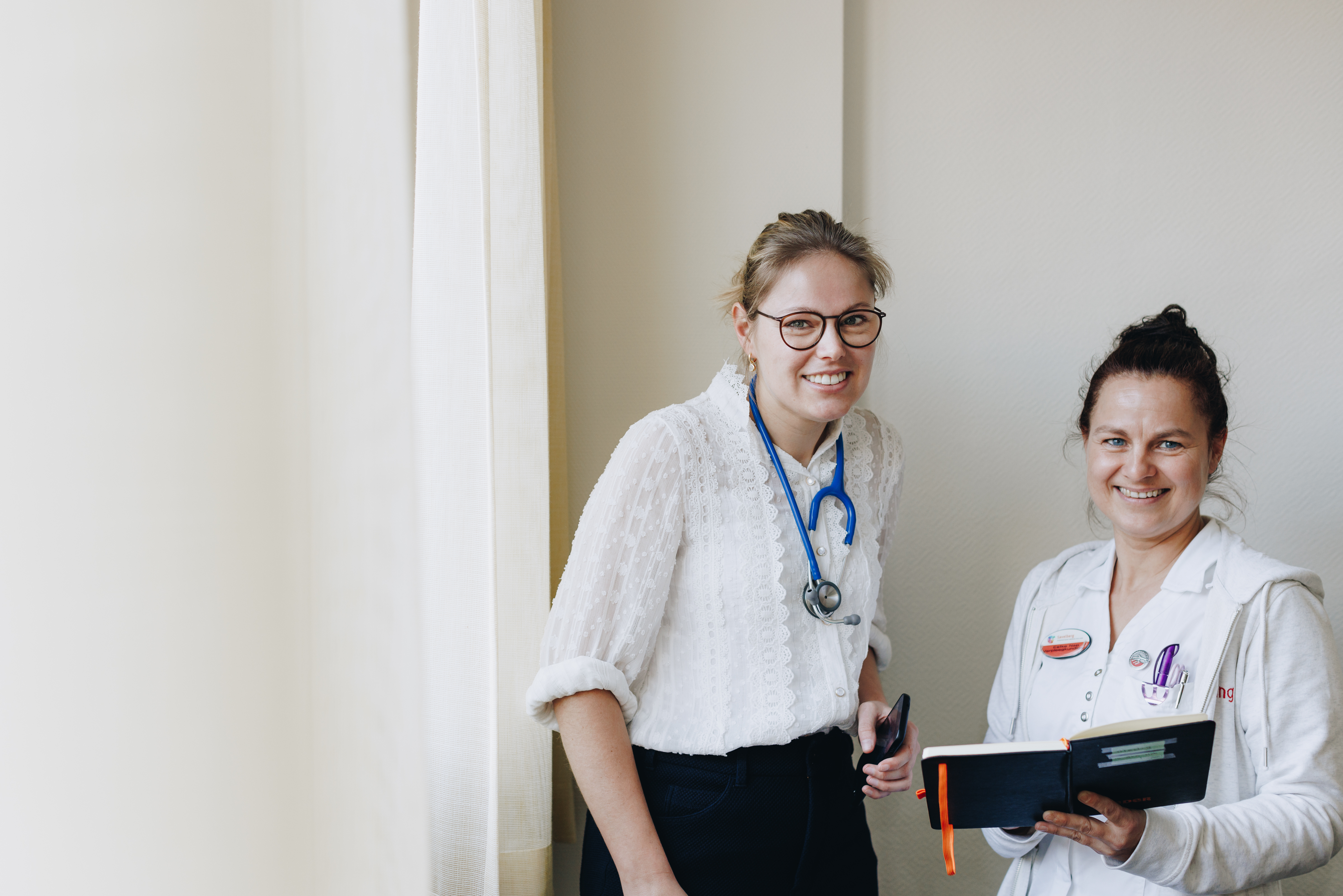 10 02 2023 Zorgpartners Savelberg Specialist Ouderengeneeskunde Verleegkundige Gesprek Lachen