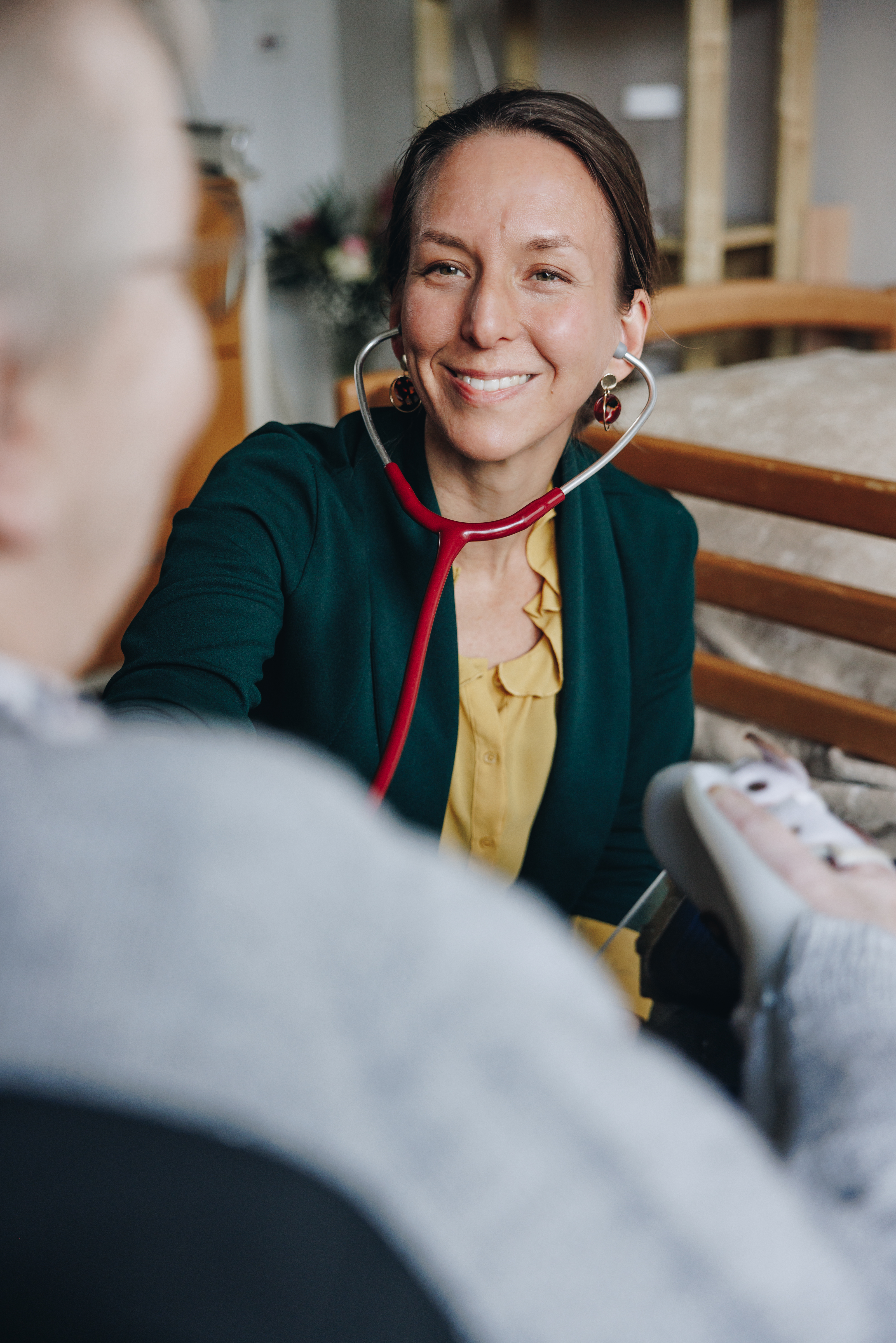23 03 2023 De Vijverhof En De Meent Medewerker Stetoscoop Bed Zorg