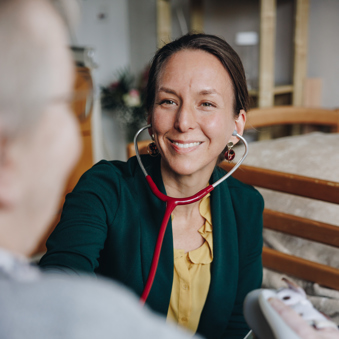 23 03 2023 De Vijverhof En De Meent Medewerker Stetoscoop Bed Zorg