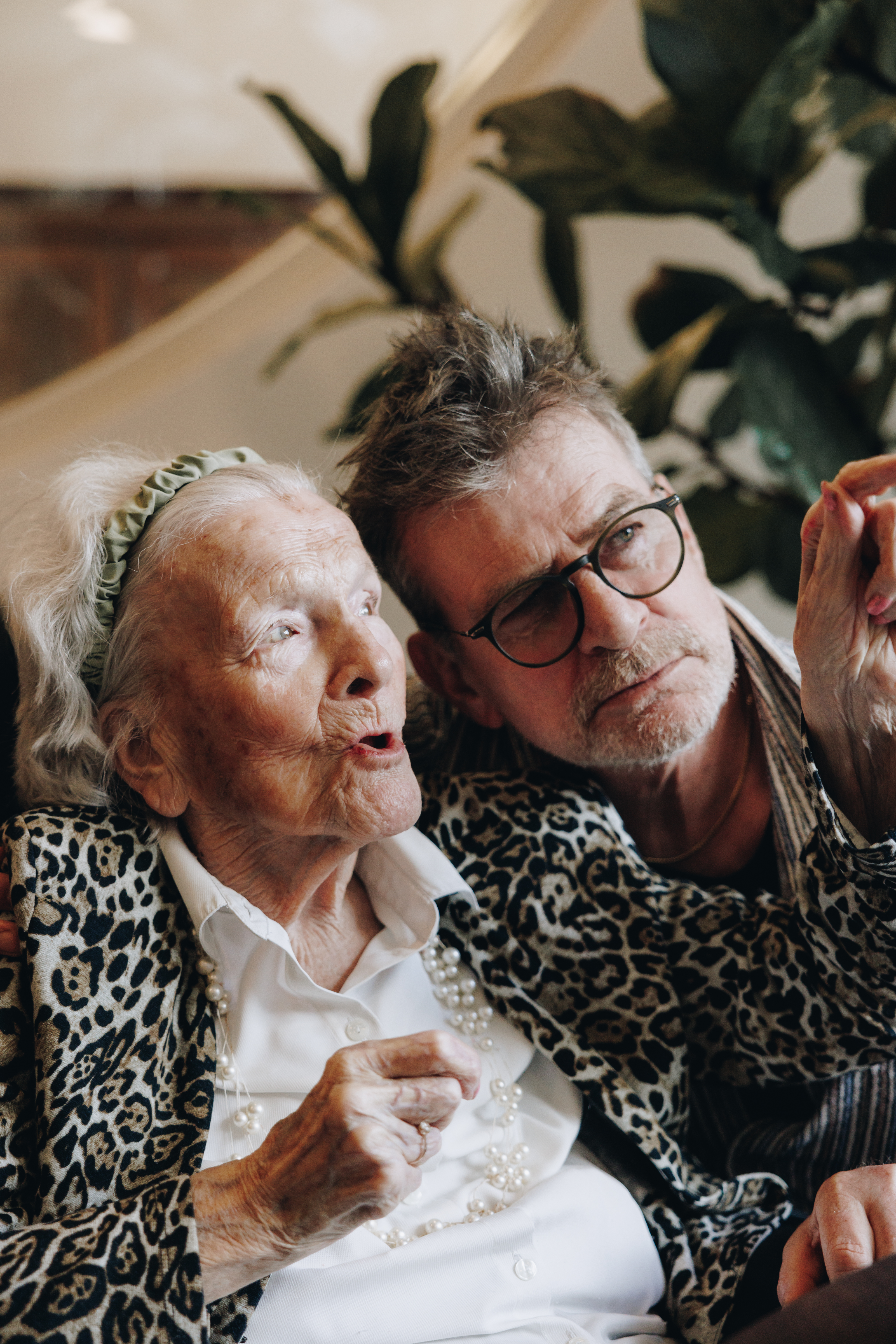 11 04 2023 ZPMH Prinsenhof Interactie Moeder Zoon Closeup