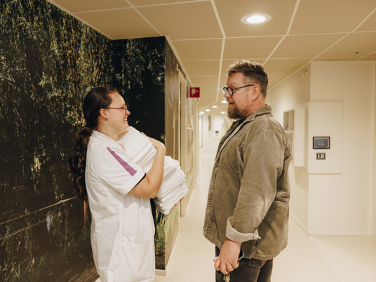 11 04 2023 ZPMH Prinsenhof Medewerkers Zorg Interactie Gang