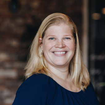 11 04 2023 ZPMH Prinsenhof Medewerker Profielfoto Staand Lachen