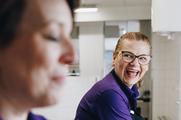 17 02 2023 Zorgpartner Slothoven Medewerkers Keuken Lachen