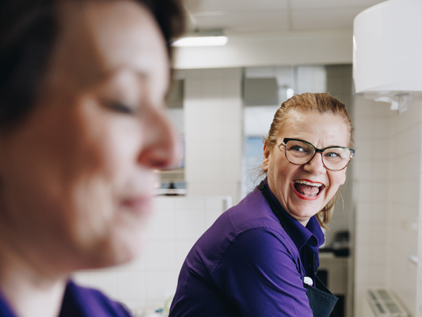 17 02 2023 Zorgpartner Slothoven Medewerkers Keuken Lachen