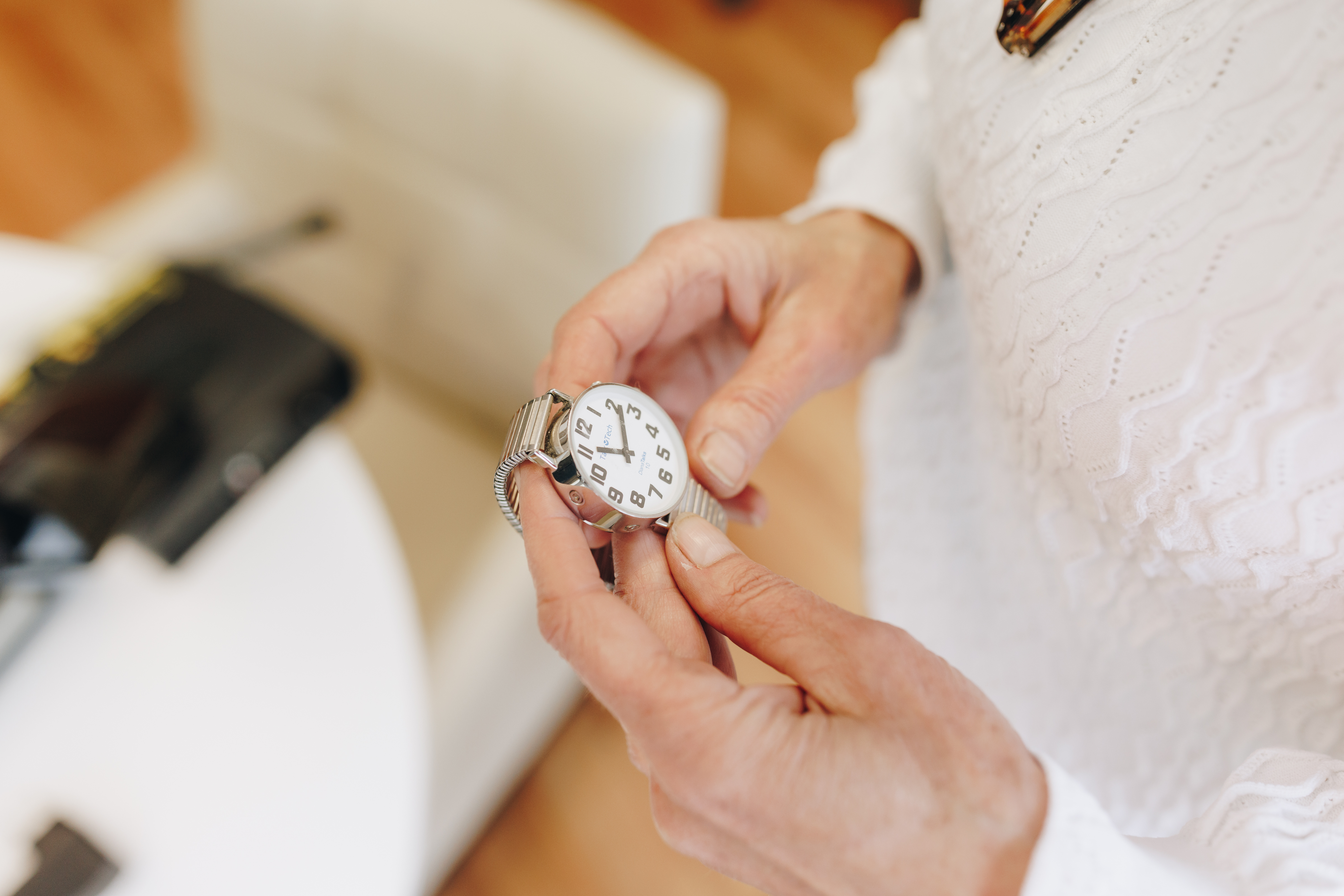 20 04 2023 Irishof Zorgpartners Closeup Detail Bewoner Horloge