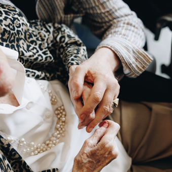 11 04 2023 ZPMH Prinsenhof Closeup Handen