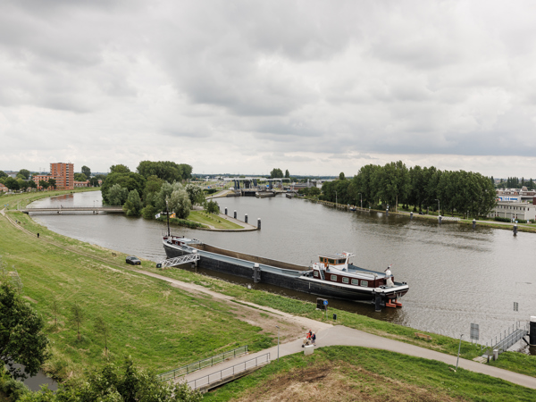 19 07 23 ZPMH Gebouwen Bernardflat, Julianastaete 9